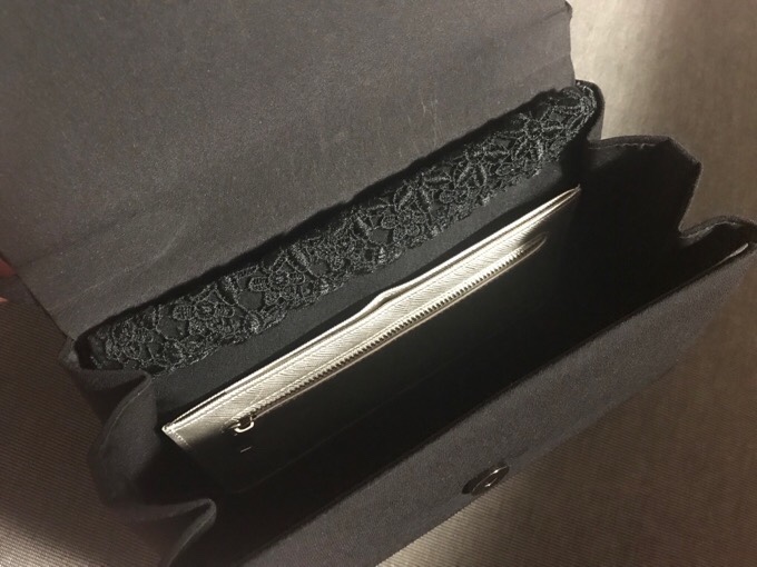 THIN wallet をフォーマルバッグに入れたところ